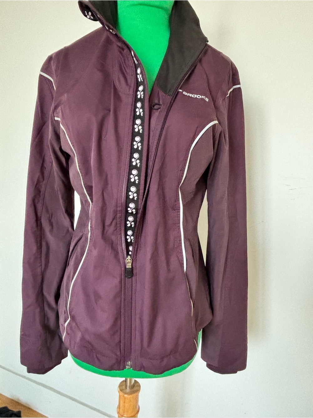 Brooks Plum Women's Lightweight Running Jacket with Reflective Trim